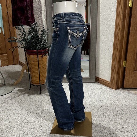 29/34 Miss Me  MidRise boot like new - Picture 8 of 9